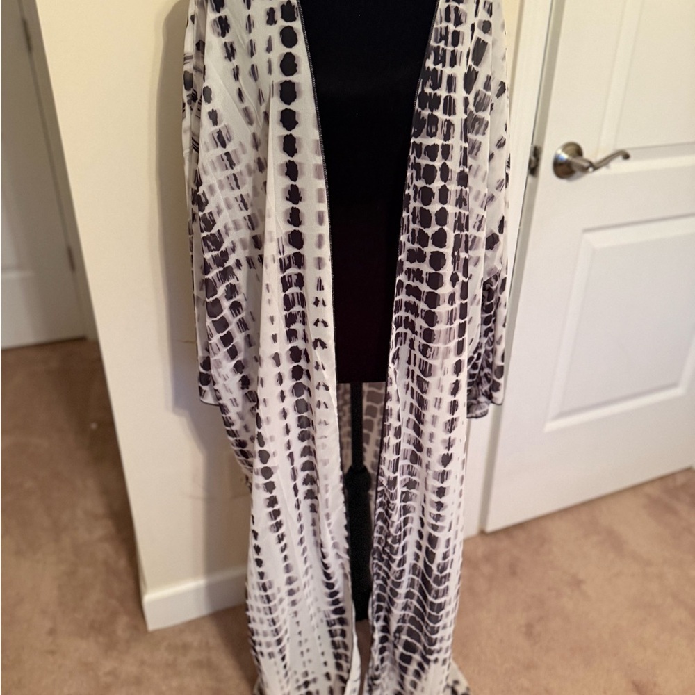 Black and White Patterned Kimono